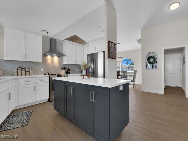 613 SE 19th LN, Cape Coral, FL 33990