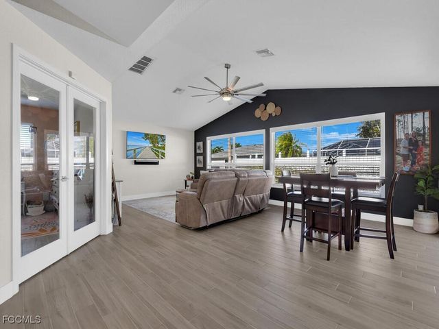 613 SE 19th LN, Cape Coral, FL 33990