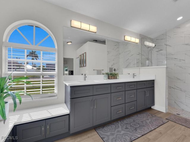 613 SE 19th LN, Cape Coral, FL 33990