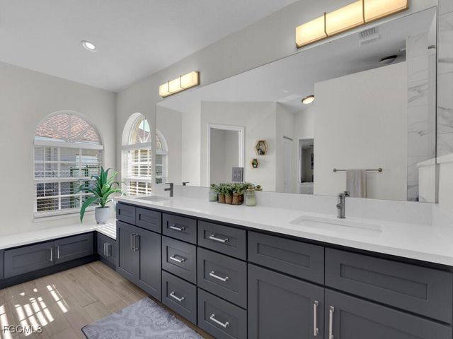 613 SE 19th LN, Cape Coral, FL 33990