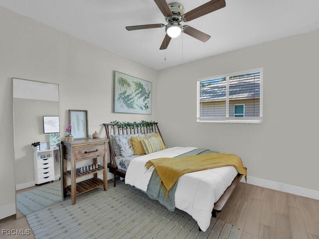 613 SE 19th LN, Cape Coral, FL 33990