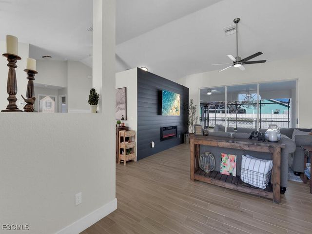 613 SE 19th LN, Cape Coral, FL 33990