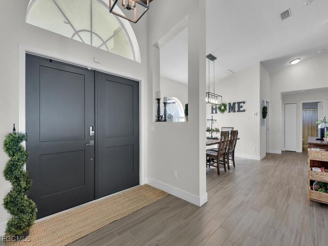 613 SE 19th LN, Cape Coral, FL 33990