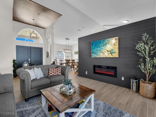 613 SE 19th LN, Cape Coral, FL 33990