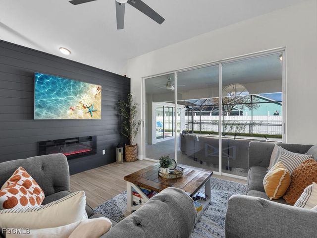 613 SE 19th LN, Cape Coral, FL 33990