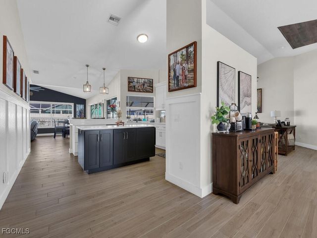 613 SE 19th LN, Cape Coral, FL 33990