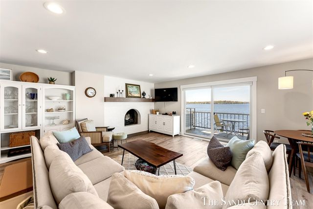 400 Lakeview Court 28-E, Spring Lake, MI 49456