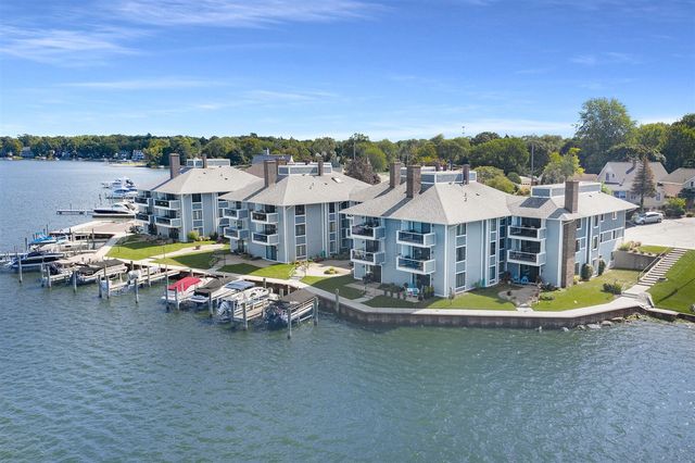 400 Lakeview Court 28-E, Spring Lake, MI 49456