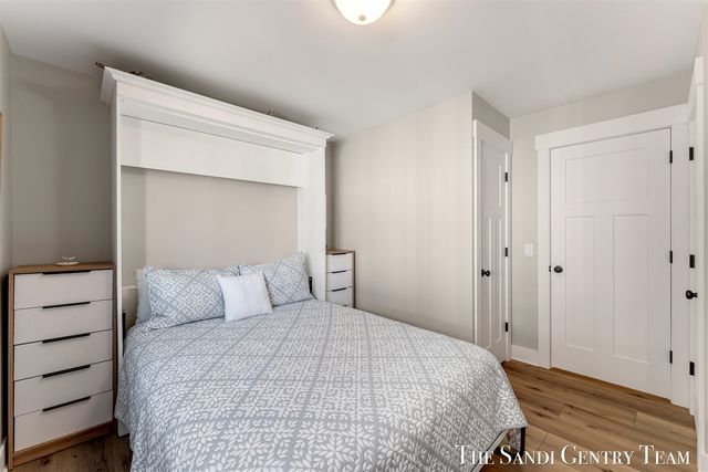400 Lakeview Court 28-E, Spring Lake, MI 49456