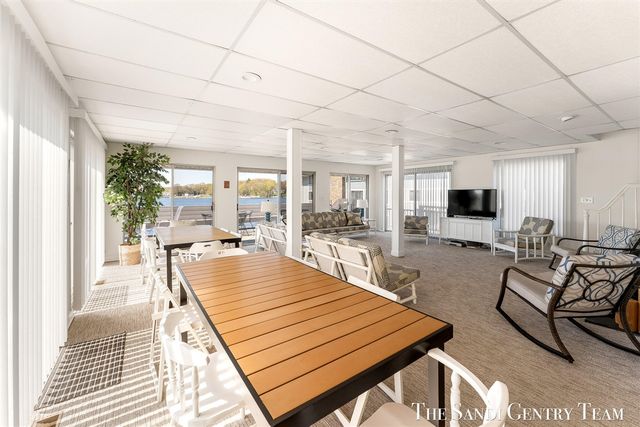 400 Lakeview Court 28-E, Spring Lake, MI 49456