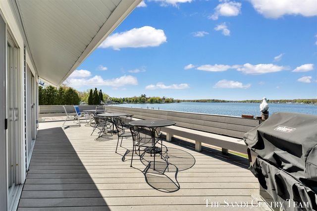 400 Lakeview Court 28-E, Spring Lake, MI 49456