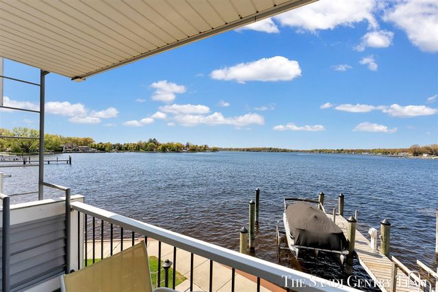 400 Lakeview Court 28-E, Spring Lake, MI 49456