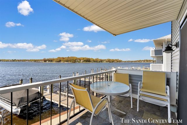 400 Lakeview Court 28-E, Spring Lake, MI 49456