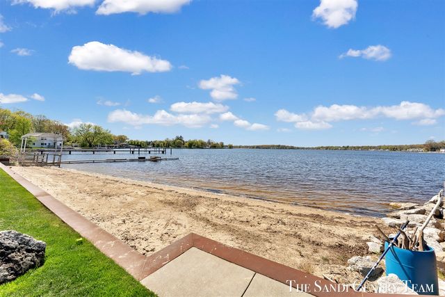 400 Lakeview Court 28-E, Spring Lake, MI 49456