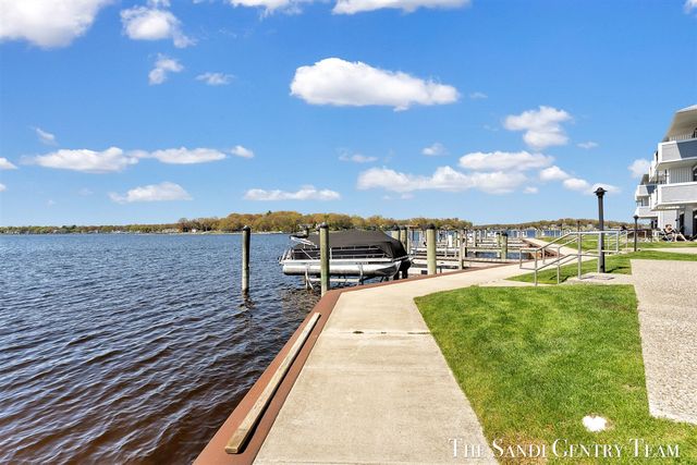 400 Lakeview Court 28-E, Spring Lake, MI 49456