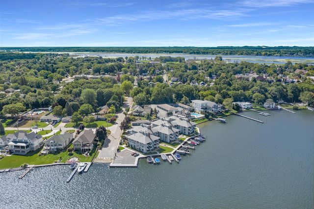 400 Lakeview Court 28-E, Spring Lake, MI 49456