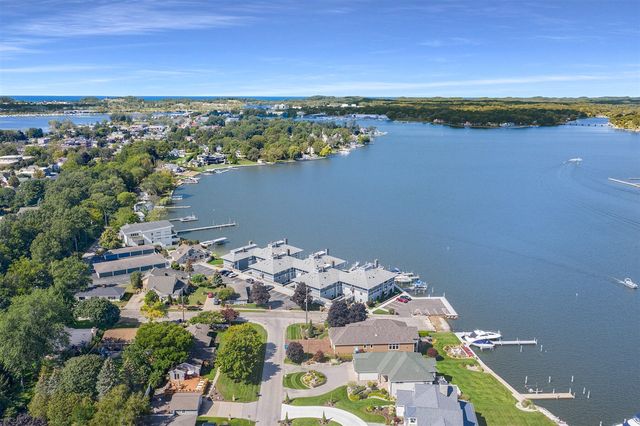 400 Lakeview Court 28-E, Spring Lake, MI 49456