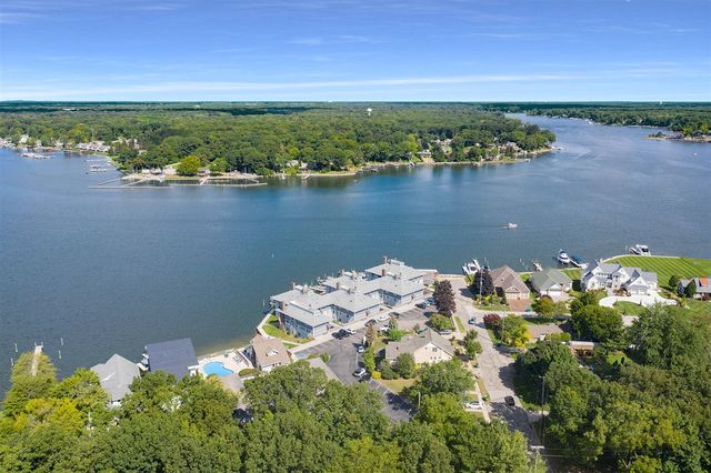 400 Lakeview Court 28-E, Spring Lake, MI 49456