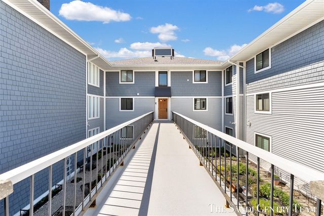 400 Lakeview Court 28-E, Spring Lake, MI 49456