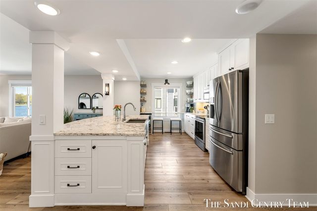 400 Lakeview Court 28-E, Spring Lake, MI 49456