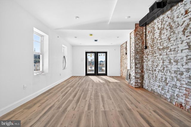 2804 W GIRARD AVE, Philadelphia, PA 19130