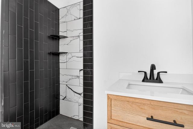 2804 W GIRARD AVE, Philadelphia, PA 19130