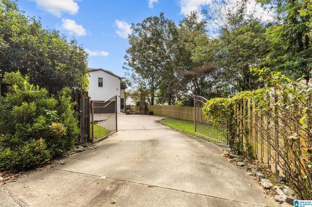1212 VESTAVIA PLACE, Vestavia Hills, AL 35216