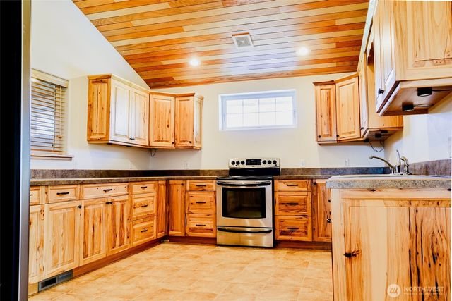 2034 Pine Creek Road, Tonasket, WA 98855