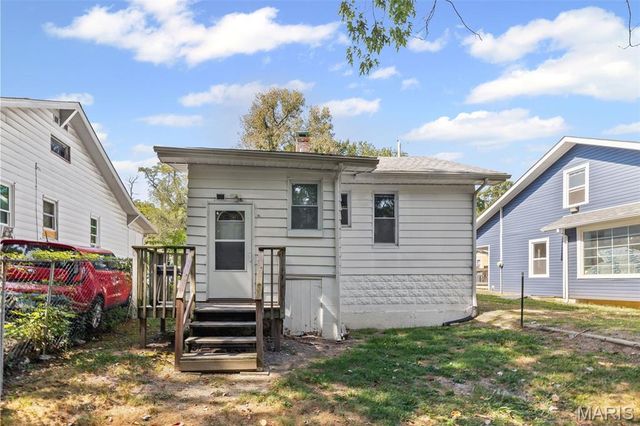 725 Park Drive, Alton, IL 62002