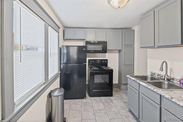 725 Park Drive, Alton, IL 62002