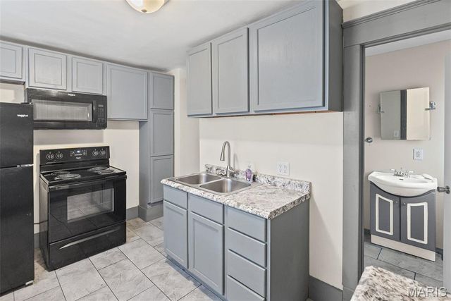 725 Park Drive, Alton, IL 62002