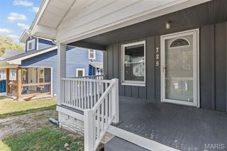 725 Park Drive, Alton, IL 62002