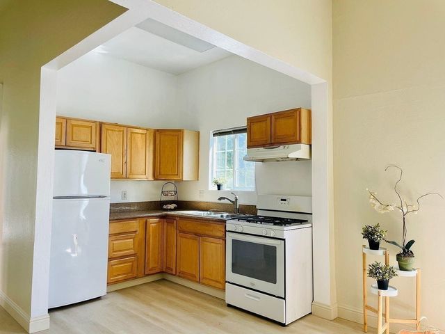 1432 Union ST Upper, Oakland, CA 94607