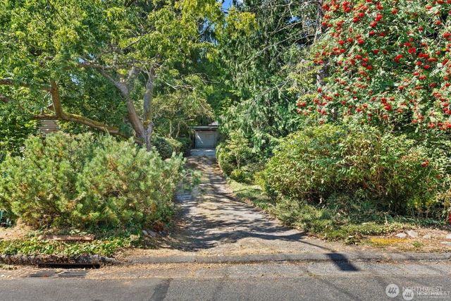 9525 7th Avenue NW, Seattle, WA 98117