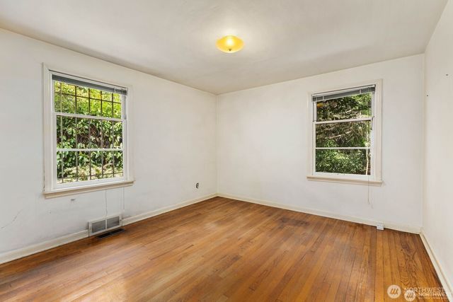 9525 7th Avenue NW, Seattle, WA 98117