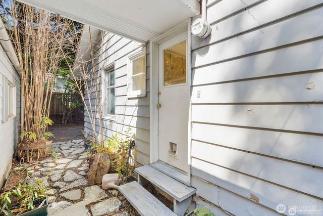 9525 7th Avenue NW, Seattle, WA 98117