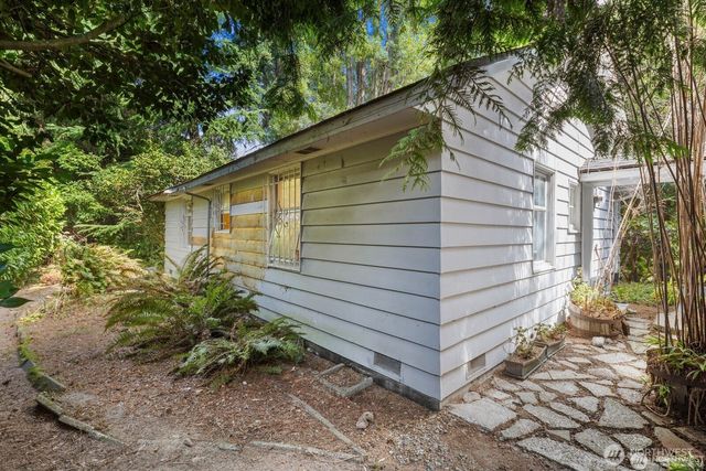 9525 7th Avenue NW, Seattle, WA 98117
