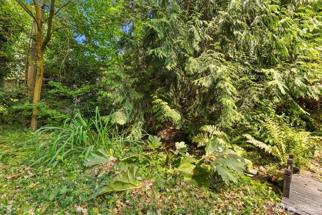 9525 7th Avenue NW, Seattle, WA 98117
