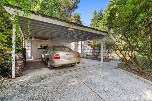 9525 7th Avenue NW, Seattle, WA 98117