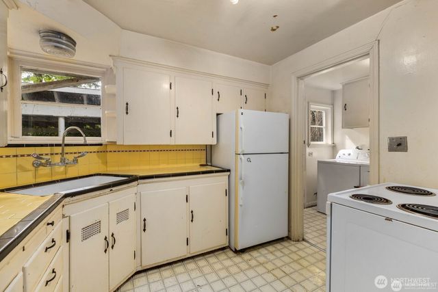 9525 7th Avenue NW, Seattle, WA 98117