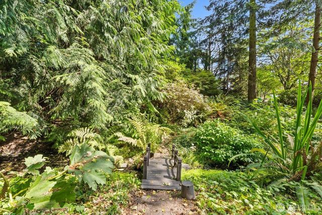 9525 7th Avenue NW, Seattle, WA 98117