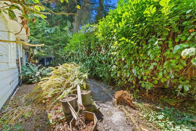 9525 7th Avenue NW, Seattle, WA 98117
