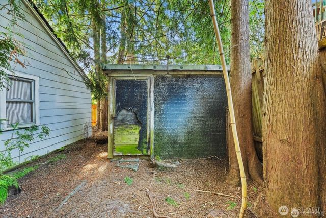 9525 7th Avenue NW, Seattle, WA 98117