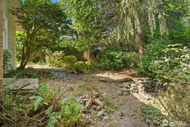 9525 7th Avenue NW, Seattle, WA 98117