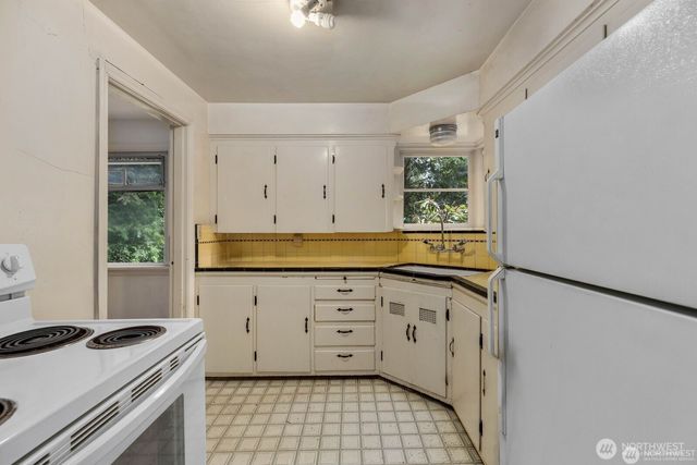 9525 7th Avenue NW, Seattle, WA 98117
