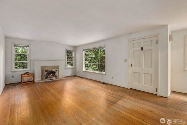 9525 7th Avenue NW, Seattle, WA 98117