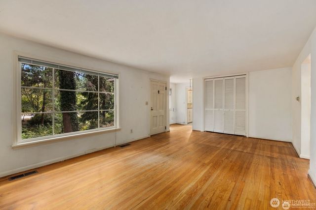 9525 7th Avenue NW, Seattle, WA 98117