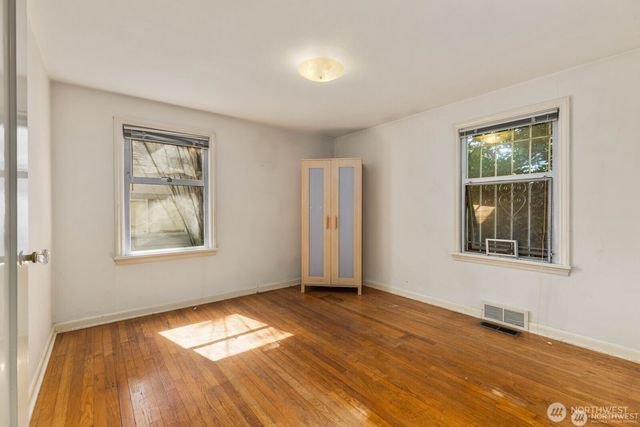 9525 7th Avenue NW, Seattle, WA 98117