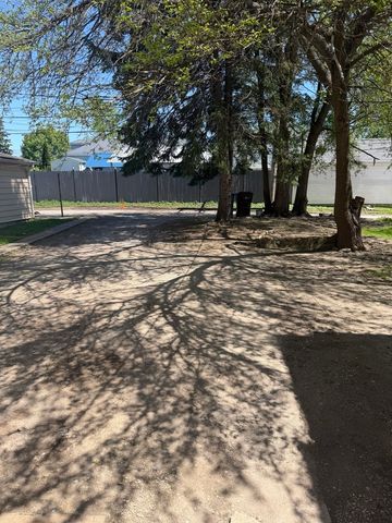 1207 Emerald Avenue, Chicago Heights, IL 60411