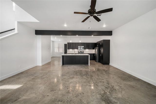 214 Lynn Drive 301, Bryan, TX 77801